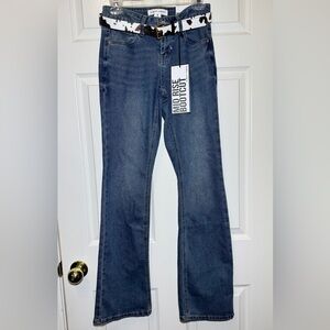 Women’s Mid Rise Bootcut Jeans. Cow Print Belt included Size 3 Juniors. NWT
